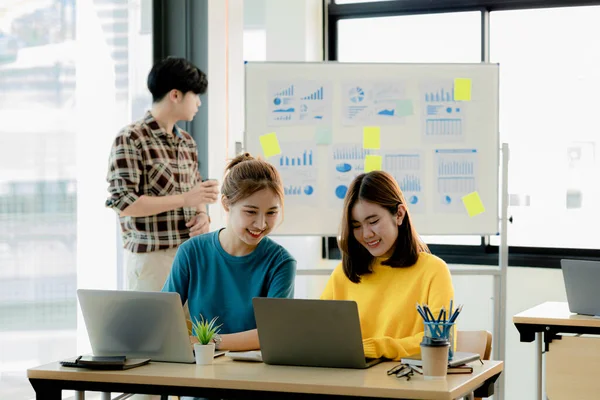 Yeni nesil tarafından işletilen bir girişim, şirket içindeki sorunları planlamak ve çözmek için birlikte çalışan iki kadın çalışan, genç, yetenekli ve ileri görüşlü çalışanlar..