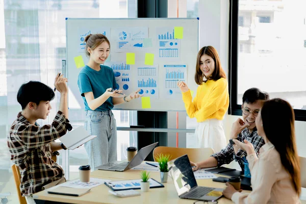 Sale Riunioni Cui Persone Stanno Dando Presentazioni Stanno Avendo Incontro — Foto Stock