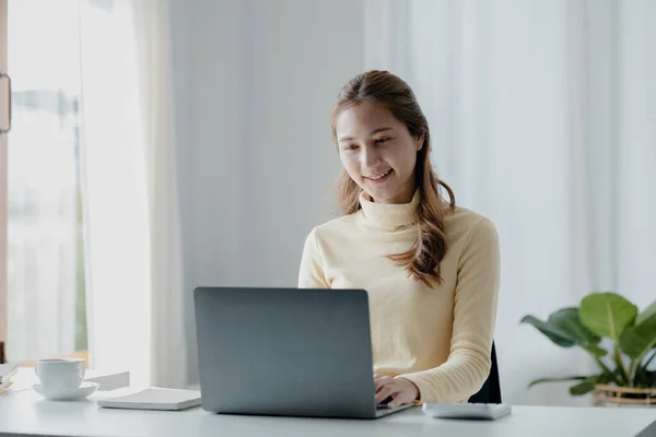 Asian Woman Studying Online Laptop Taking Notes Notebook She University — Stok fotoğraf