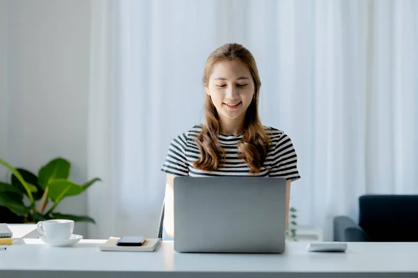 Asian Woman Studying Online Laptop Taking Notes Notebook She University — Stok fotoğraf