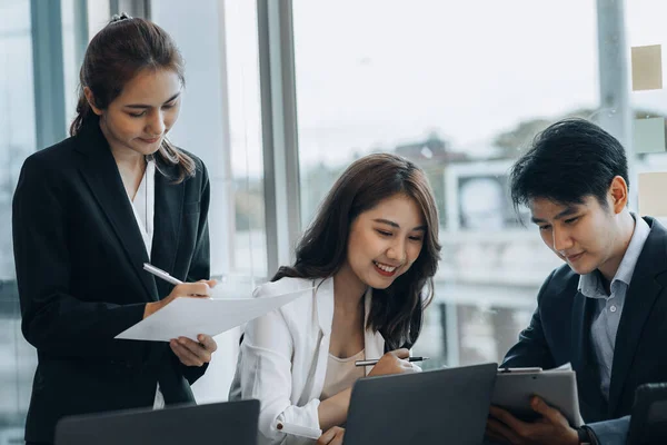 Meeting Room Atmosphere Business Groups Meeting Discussing Planning Business Operations — Foto Stock