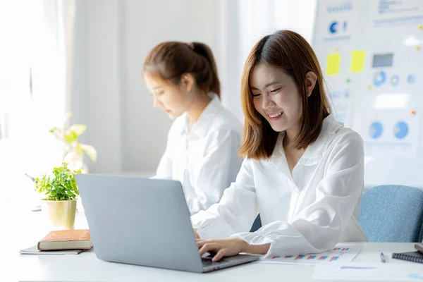 Atmosphere Office Start Company Female Employee Sits Office She Sitting — Foto de Stock