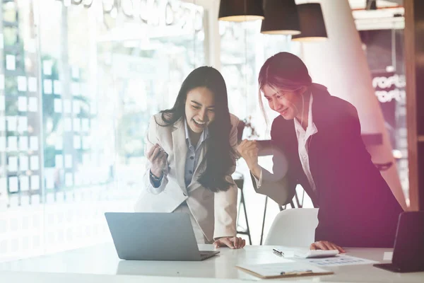 Two Women Showing Joy Looking Data Laptop Two Business Women — Foto Stock