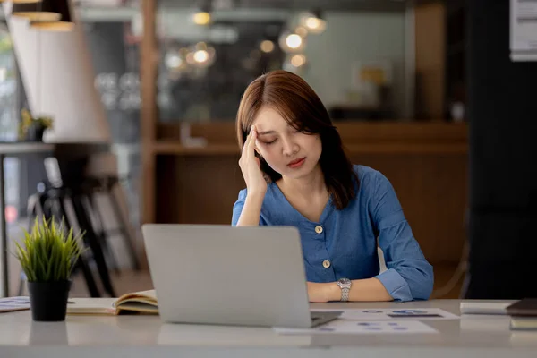 Beautiful Asian Woman Working Office She Businesswoman Who Owns Company — Stok fotoğraf