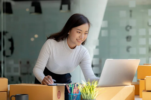 Beautiful Asian Business Owner Opens Online Store She Checking Orders — Stock Fotó