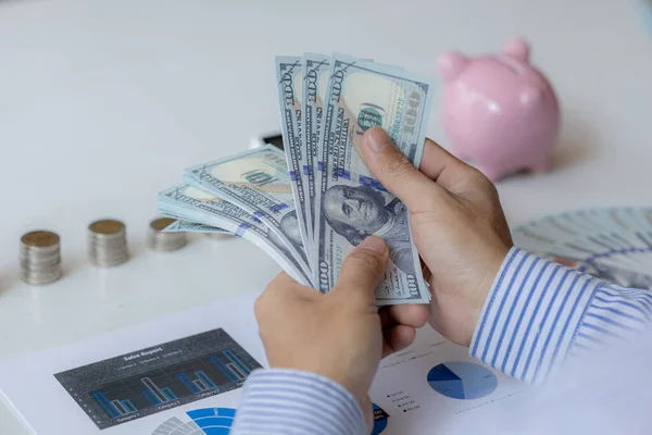 Individuals Counting Dollars Ways Money Future Investments Spending Money Growth — Φωτογραφία Αρχείου