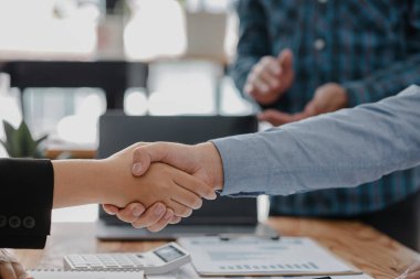 Business dealings and handshakes, startup company marketing team meetings, brainstorming sessions for implementation planning, management by new generations. The idea of opening a startup company.