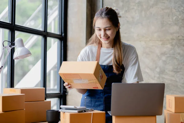 Beautiful Asian Business Owner Opens Online Store She Checking Orders — Stock Fotó