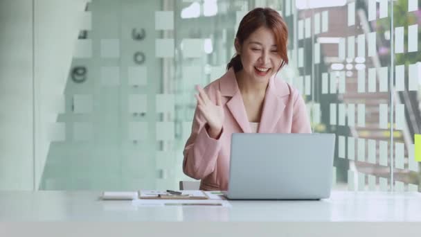 Business Woman Con Business Partner Tramite Videochiamata Laptop Incontra Con — Video Stock
