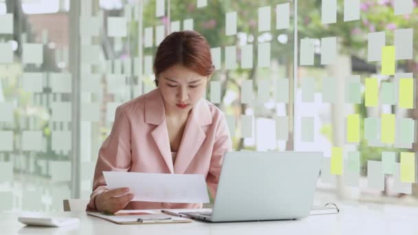 Detailní Záběr Krásné Asijské Ženy Sedí Soukromé Kanceláři Společnosti Podnikatelka — Stock video