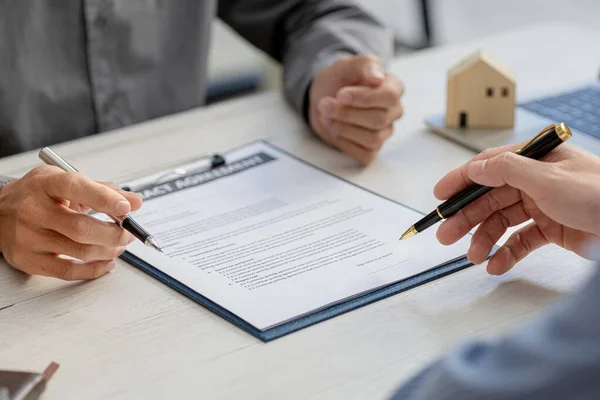 Rental Company Employee Discussing Details Customer Agrees Sign Rental Contract — Foto Stock