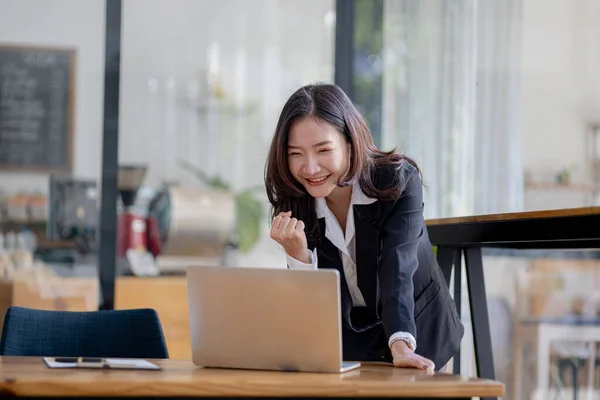 Woman Gesturing Looks Laptop Screen Businesswoman Checking Company Monthly Sales — Foto de Stock