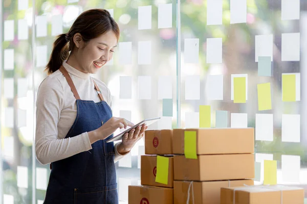 Owner Online Store Checking Orders Packaged Products Order Prepare Them — Stock Fotó