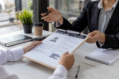 The HR department is reviewing the resumes of job applicants, resumes are important documents for job application. It should contain resume, training history, education, talent, work skills, etc.