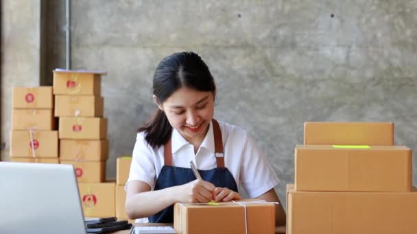 Woman Who Runs Commerce Business Writing List Customers Paper Shipping — Vídeos de Stock