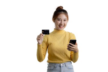 Güzel bir Asyalı kadının portresi, izole edilmiş arka planda el kol hareketi, reklam ve tabela için kullanılan portre, beyaz arkaplan üzerinde izole edilmiş, kopyalama alanı.