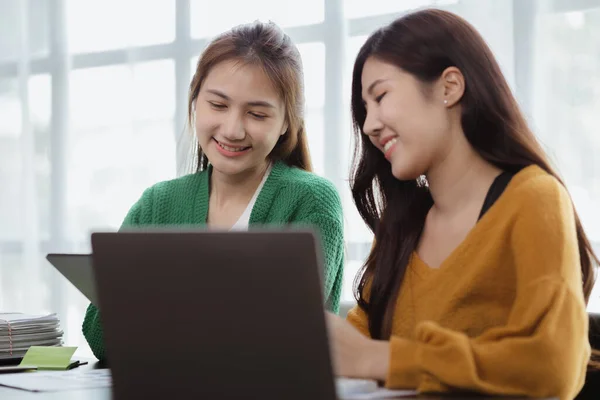 Two Women Sitting White Papers Talking Two Business Women Discussing — Zdjęcie stockowe