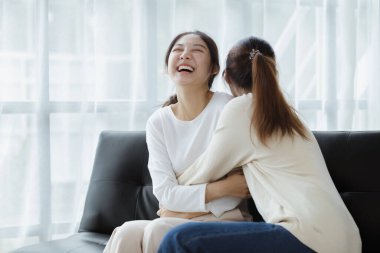 Eşcinsel ilişkisi olan iki güzel Asyalı kadın, eşcinsel, eşcinsel bir çift, LGBTQ 'da cinsel bağımsızlığı ve gururu savunuyorlar. Lgbt ve aşk ilişkisi. LGBT topluluğunu destekleyenler.