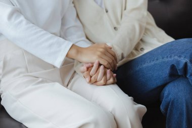 Eşcinsel ilişkisi olan iki güzel Asyalı kadın, eşcinsel, eşcinsel bir çift, LGBTQ 'da cinsel bağımsızlığı ve gururu savunuyorlar. Lgbt ve aşk ilişkisi. LGBT topluluğunu destekleyenler.