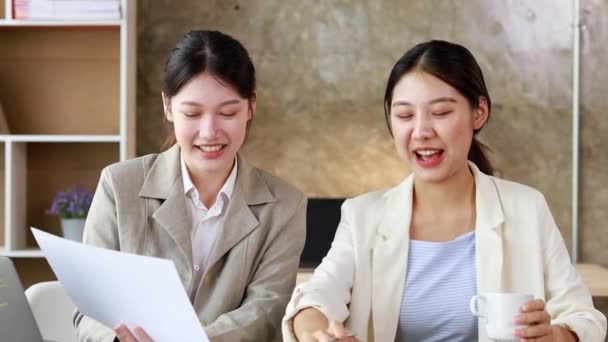 Two Women Sitting White Papers Talking Two Business Women Discussing — Stock video