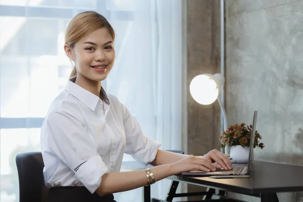 Asian Female Employee Office Startup Company She Employee Startup Company — ストック写真