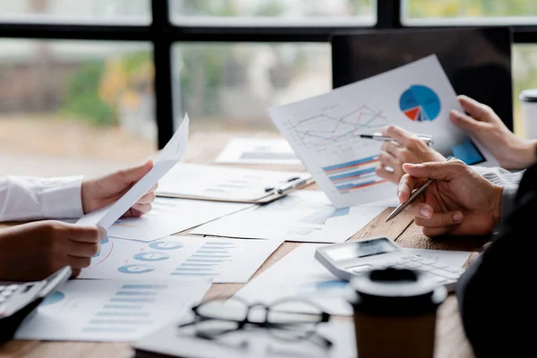 Sales Department Having Monthly Summary Meeting Bring Department Manager Verifying — Foto Stock