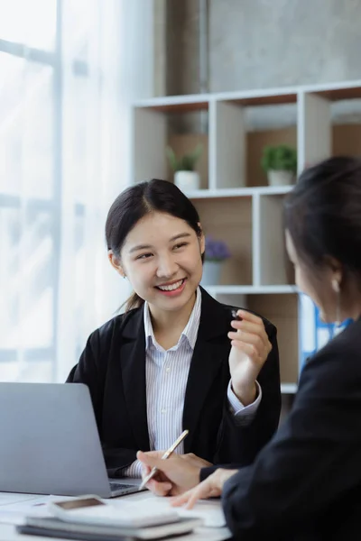 Groups People Gathered Conference Room Were Having Brainstorming Meeting Planning — Foto de Stock