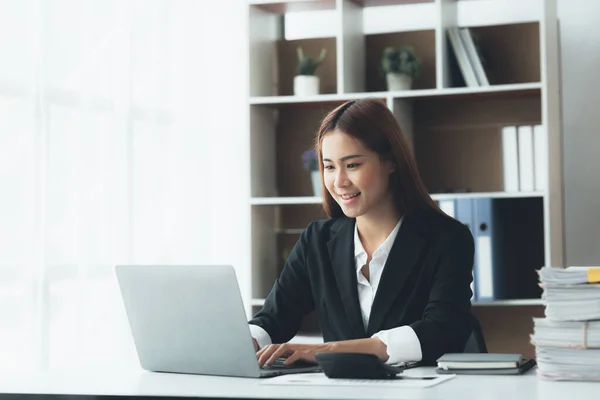 Business Woman Working Private Office She Reviewing Company Financial Documents — ストック写真