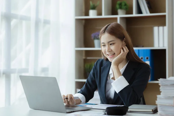 Business Woman Working Private Office She Reviewing Company Financial Documents — ストック写真