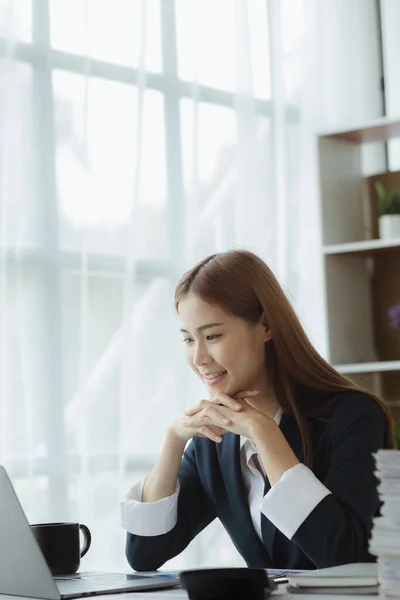 Business Woman Working Private Office She Reviewing Company Financial Documents — ストック写真