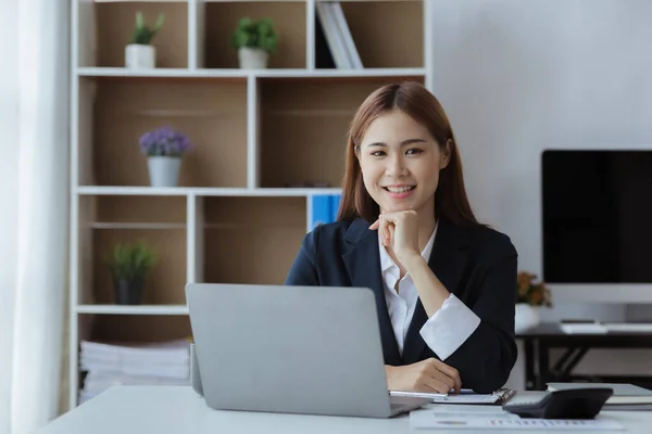 Beautiful Asian Woman Businesswoman Who Leads New Generation Startups Woman — Stockfoto