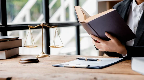 Lawyers read legal books defend their clients' cases, the lawyer concept assumes that the defendant defends the client in order to win the case or gain the greatest benefit in accordance with the law.