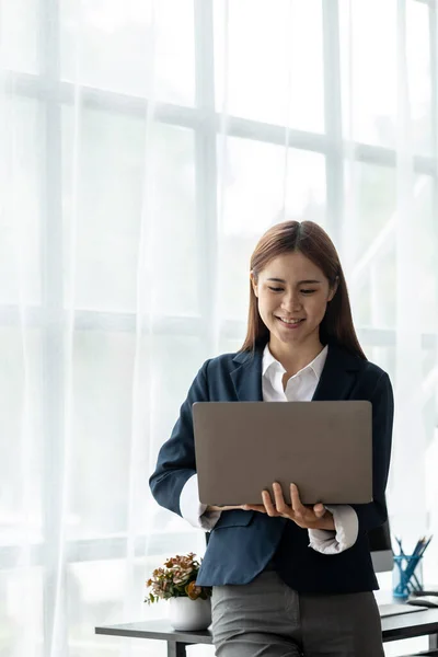 Young Asian Woman Smiling Laptop Private Office Young Businesswoman Founding — ストック写真