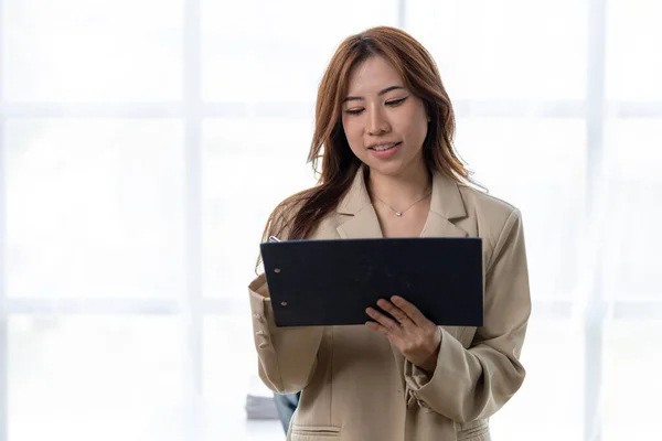 Beautiful Asian Woman Businesswoman Who Leads New Generation Startups Woman — Photo