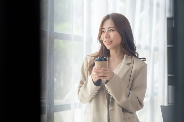Businesswoman Holding Paper Cup Coffee Young Businesswoman Young Executive Founded — 图库照片
