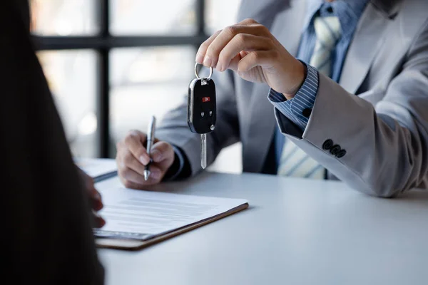 Car Salesman Hands Key Customer Discussing Details Signing Purchase Agreement — ストック写真