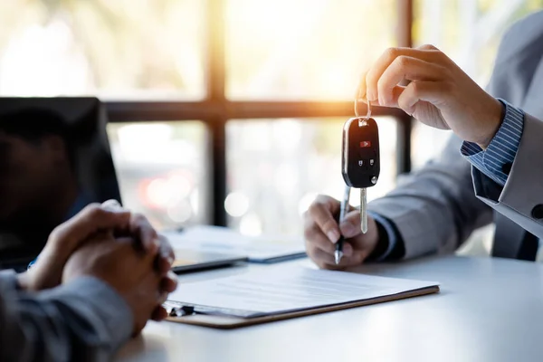 Car Salesman Hands Key Customer Discussing Details Signing Purchase Agreement — ストック写真