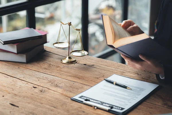 Lawyers read legal books defend their clients' cases, the lawyer concept assumes that the defendant defends the client in order to win the case or gain the greatest benefit in accordance with the law.