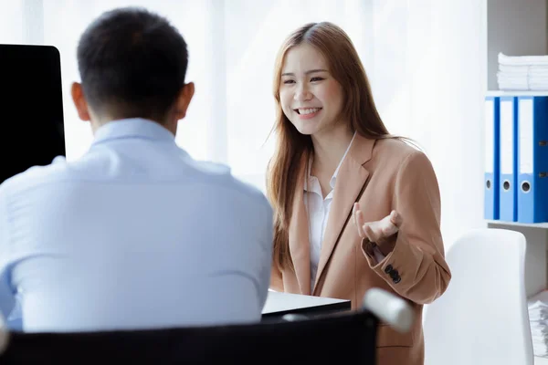 Man Sits Wheelchair Brainstorms Colleagues Conducts Business Recruits People Disabilities — Stok fotoğraf