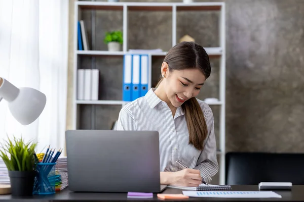 Portraits Beautiful Asian Businessmen Business Women Leaders Women Working Startup — Stock fotografie