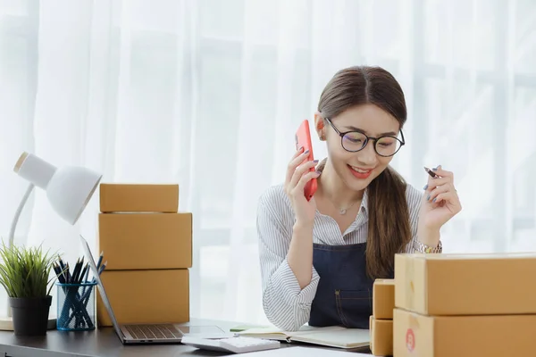 Asian Woman Talking Phone Customer Confirm Order She Owns Online — Stock Fotó