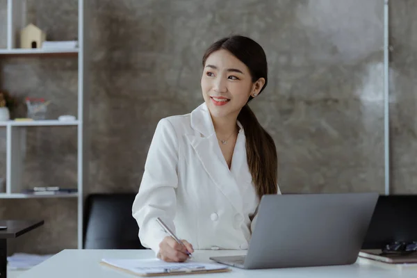 Portraits Beautiful Asian Businessmen Business Women Leaders Women Working Startup — ストック写真