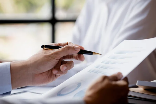 Close View Businessman Holding Pen Pointing Bar Chart Company Financial — Stockfoto