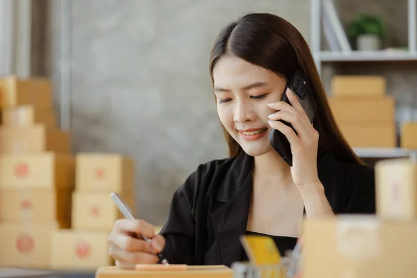 Asian Woman Talking Phone Customer Confirm Order She Owns Online — Stock Fotó