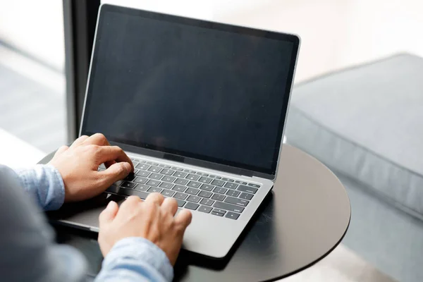 Businessman Typing Laptop Keyboard Filling Out His Credit Card Information — ストック写真