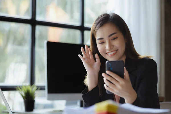 Asian Businesswoman Looking Smartphone Screen Remote Video Call Startup Partner — Photo