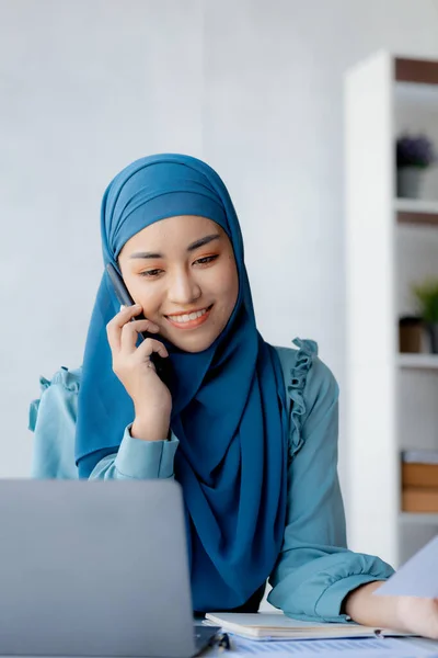 Asian Women Hijab Talking Phone Administration Operations New Generation Smart — Zdjęcie stockowe