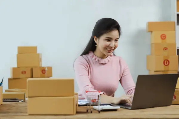 Beautiful Asian Business Owner Opens Online Store She Checking Orders — Stock Fotó