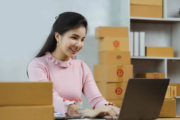Beautiful Asian Business Owner Opens Online Store She Checking Orders — 스톡 사진