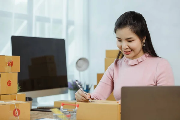 Online Store Salesperson Writing Customer Shipping Address Parcel Box Sending — Stock Fotó